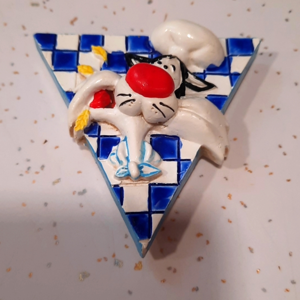 Warner Brothers 1994 Vintage Sylvester the Cat Ceramic Magnet